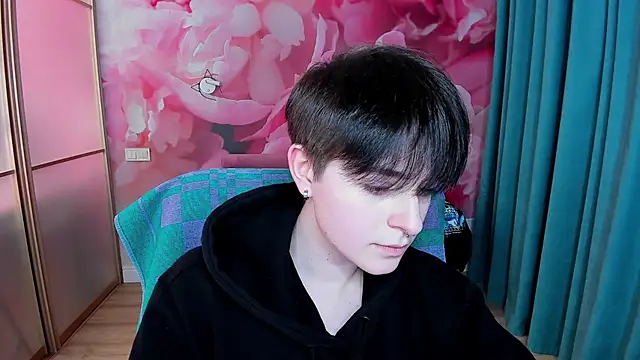 EmiliaYours online show from 01-31-25, 04:06