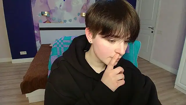 EmiliaYours online show from 02-14-25, 01:40