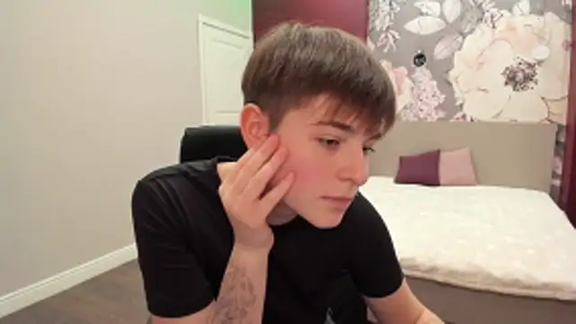 EmiliaYours online show from 10-18-25, 01:34