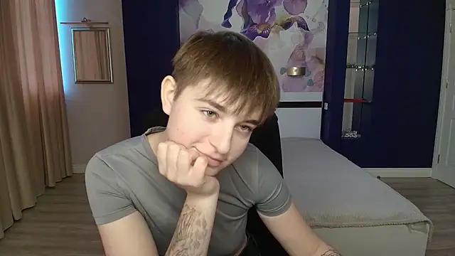 EmiliaYours online show from 10-19-25, 01:12