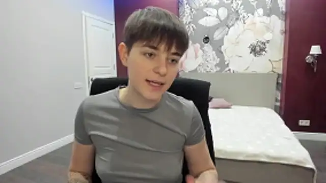 EmiliaYours online show from 12-18-25, 03:29