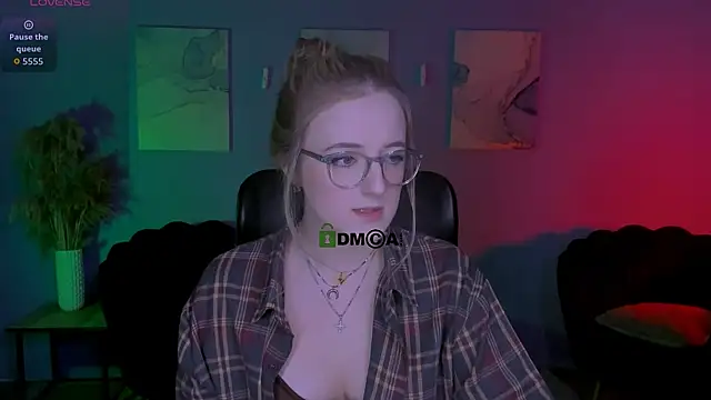 luna berryy online show from 04-04-26, 07:55