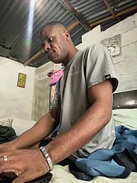 ElNegroRony online show from 12-31-24, 02:36