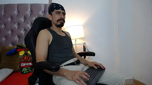 Sr Magnus  online show from 10-03-25, 05:15