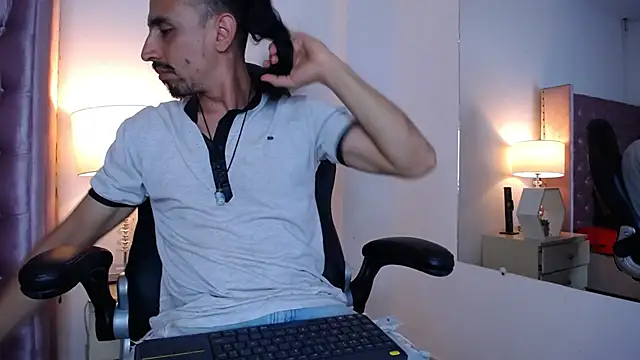 Sr Magnus  online show from 10-21-25, 08:04