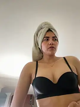 aurora divine online show from 10-22-25, 12:27