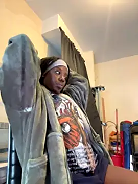 Snapshot of choclatepeaach chatting on 10-31-25, 02:40 choclatepeaach online show from 10-31-25, 02:40