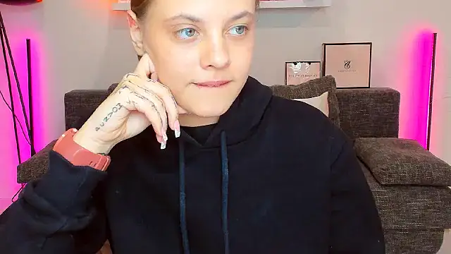 Snapshot of rora_skyline chatting on 10-23-25, 07:45 rora skyline online show from 10-23-25, 07:45