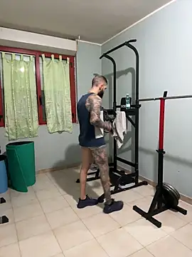 Snapshot of Gioeltoro89 chatting on 12-18-25, 04:57 Gioeltoro89 online show from 12-18-25, 04:57