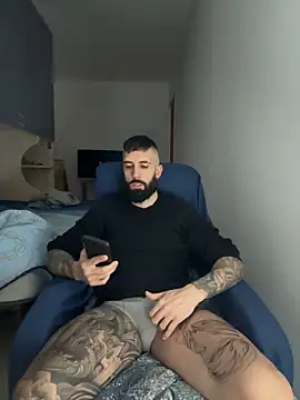 Snapshot of Gioeltoro89 chatting on 12-19-25, 03:52 Gioeltoro89 online show from 12-19-25, 03:52