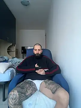 Snapshot of Gioeltoro89 chatting on 03-16-26, 04:33 Gioeltoro89 online show from 03-16-26, 04:33