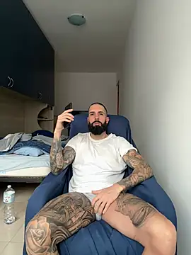 Snapshot of Gioeltoro89 chatting on 04-12-26, 02:44 Gioeltoro89 online show from 04-12-26, 02:44