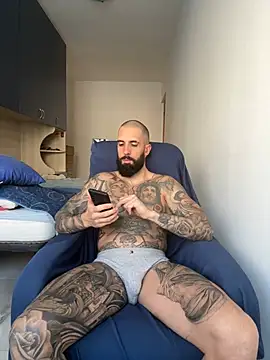 Snapshot of Gioeltoro89 chatting on 04-22-26, 03:46 Gioeltoro89 online show from 04-22-26, 03:46