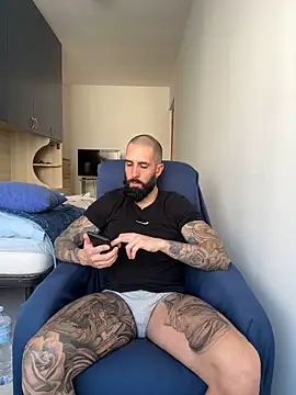 Snapshot of Gioeltoro89 chatting on 04-24-26, 03:14 Gioeltoro89 online show from 04-24-26, 03:14