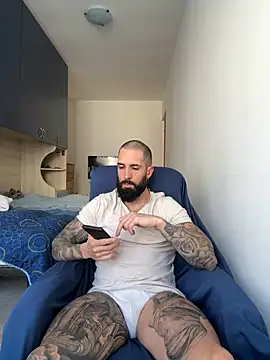 Snapshot of Gioeltoro89 chatting on 04-27-26, 03:10 Gioeltoro89 online show from 04-27-26, 03:10