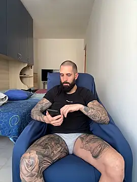 Snapshot of Gioeltoro89 chatting on 04-29-26, 02:43 Gioeltoro89 online show from 04-29-26, 02:43