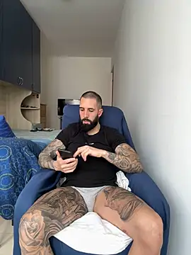 Snapshot of Gioeltoro89 chatting on 05-10-26, 02:33 Gioeltoro89 online show from 05-10-26, 02:33