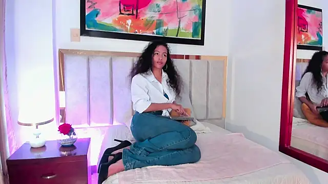 AntonellaHall  online show from 12-21-24, 12:27