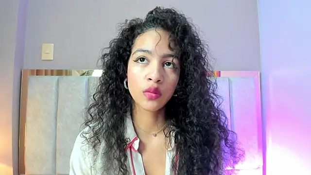 AntonellaHall  online show from 11-25-25, 12:27