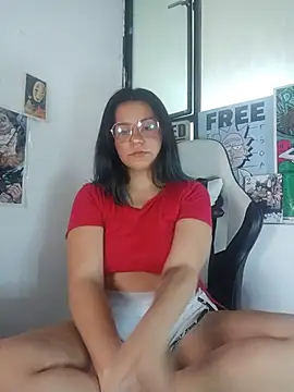 gigiqueen 18 online show from 05-13-26, 03:31
