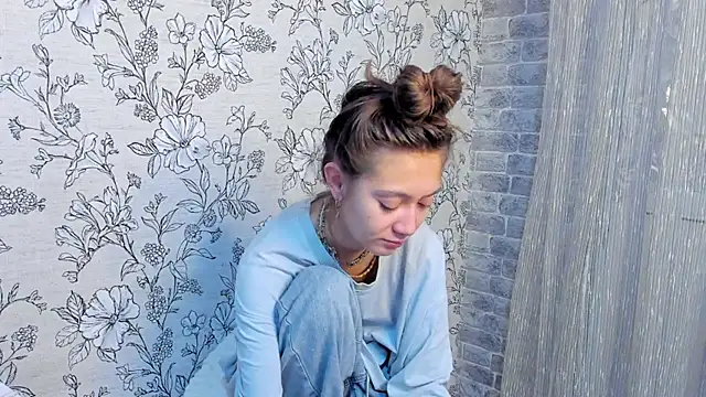 EllaSky xoxo online show from 11-08-25, 04:34