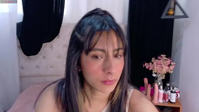 Snapshot of Alyssa_jones chatting on 02-05-26, 01:27 Alyssa jones online show from 02-05-26, 01:27