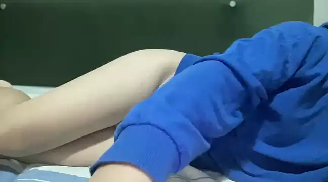 Snapshot of alarasissy chatting on 12-26-24, 12:14 alarasissy online show from 12-26-24, 12:14