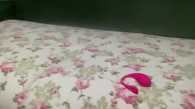 Snapshot of alarasissy chatting on 10-25-25, 12:40 alarasissy online show from 10-25-25, 12:40