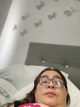 AntonellaAlondra4 online show from 11-17-25, 01:28