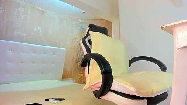 APRILL FOXX online show from 01-25-25, 05:07