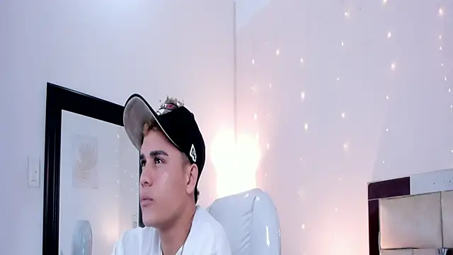 Snapshot of saraandstiven chatting on 03-07-25, 03:19 saraandstiven online show from 03-07-25, 03:19