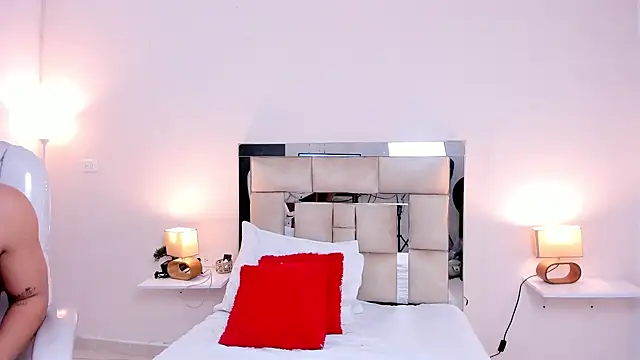 Snapshot of saraandstiven chatting on 03-11-25, 07:04 saraandstiven online show from 03-11-25, 07:04