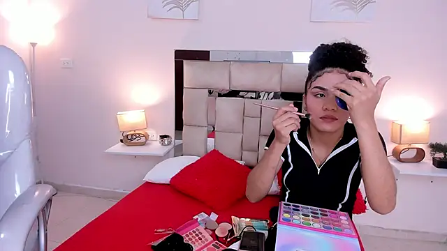 Snapshot of saraandstiven chatting on 03-23-25, 04:05 saraandstiven online show from 03-23-25, 04:05