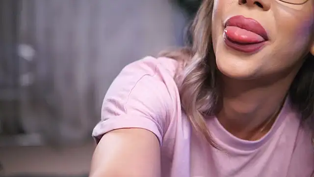 Snapshot of NyrobiNova chatting on 01-21-25, 03:59 NyrobiNova online show from 01-21-25, 03:59