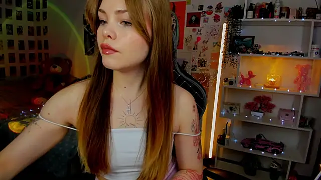 Snapshot of AkiraKatsu chatting on 12-02-25, 10:20 AkiraKatsu online show from 12-02-25, 10:20