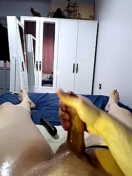 Snapshot of PerfectBisex chatting on 10-21-25, 05:52 PerfectBisex online show from 10-21-25, 05:52