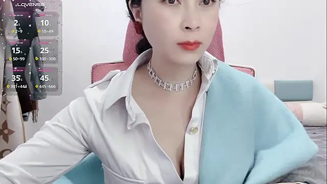 Snapshot of Qwi-V1 chatting on 02-06-25, 11:37 Qwi-V1 online show from 02-06-25, 11:37