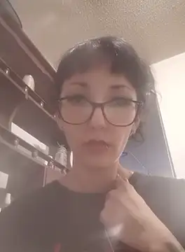 Snapshot of HighLilith chatting on 10-05-25, 12:09 HighLilith online show from 10-05-25, 12:09