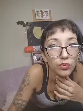 Snapshot of HighLilith chatting on 10-10-25, 12:42 HighLilith online show from 10-10-25, 12:42