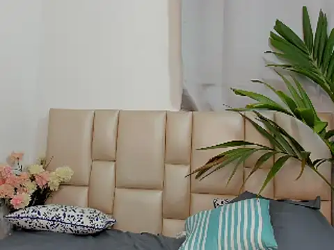 Snapshot of Soy_Bella chatting on 01-08-25, 10:48 Soy Bella online show from 01-08-25, 10:48