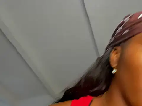 Snapshot of Soy_Bella chatting on 03-19-25, 09:05 Soy Bella online show from 03-19-25, 09:05