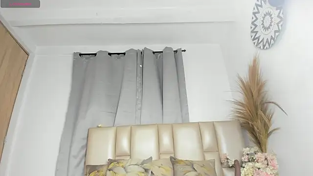 Snapshot of Soy_Bella chatting on 12-16-25, 11:54 Soy Bella online show from 12-16-25, 11:54