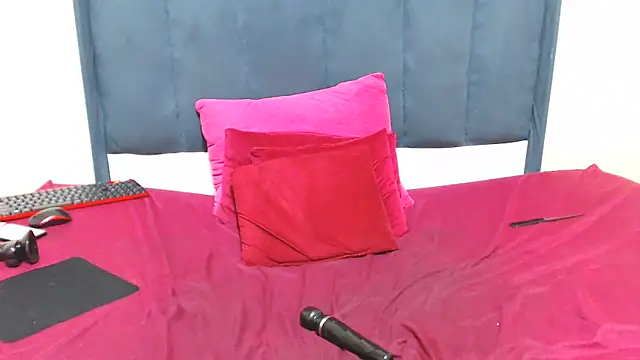 Snapshot of kittykhloe22 chatting on 03-03-25, 08:43 kittykhloe22 online show from 03-03-25, 08:43