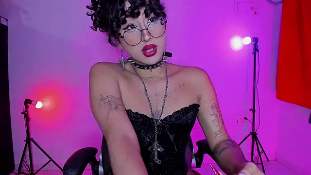 Snapshot of Heka_Prudence chatting on 05-18-26, 04:07 Heka Prudence online show from 05-18-26, 04:07
