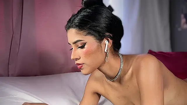 Snapshot of chiarabrielle00 chatting on 03-13-26, 05:52 chiarabrielle00 online show from 03-13-26, 05:52