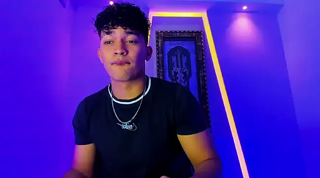 Snapshot of jamescurli_ chatting on 12-17-24, 04:34 jamescurli online show from 12-17-24, 04:34