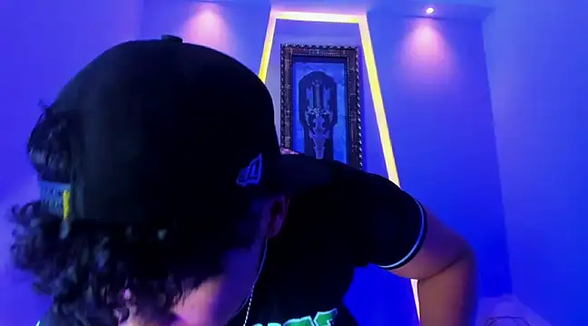 Snapshot of jamescurli_ chatting on 12-19-24, 04:23 jamescurli online show from 12-19-24, 04:23