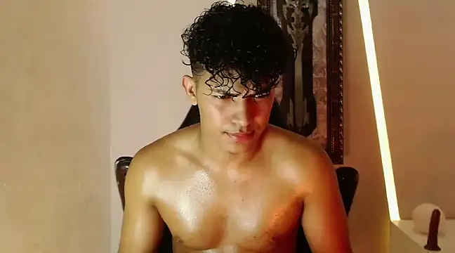 Snapshot of jamescurli_ chatting on 12-29-24, 08:11 jamescurli online show from 12-29-24, 08:11