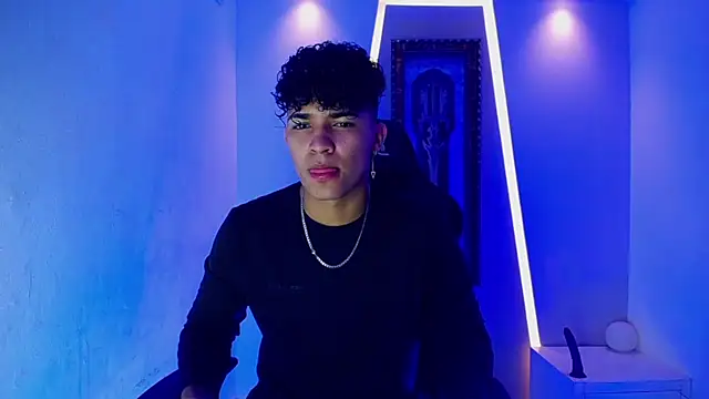 Snapshot of jamescurli_ chatting on 01-13-25, 05:01 jamescurli online show from 01-13-25, 05:01