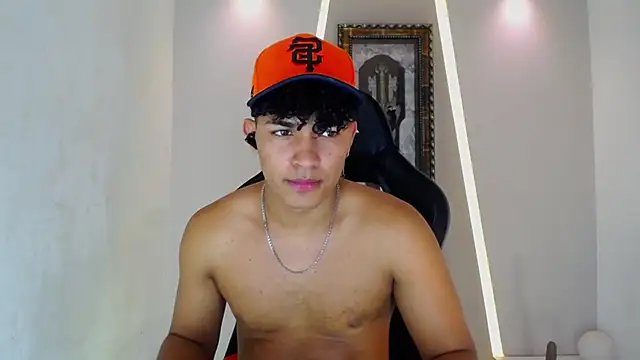 Snapshot of jamescurli_ chatting on 01-14-25, 07:59 jamescurli online show from 01-14-25, 07:59